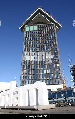 Babybadewanne "Toren" / ADAM Panorama Tower in Amsterdam, Niederlande am Fluss IJ. Ehemalige HQ Shell (Shell "Toren") Stockfoto