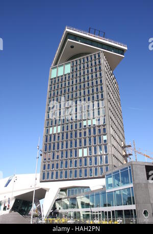 Babybadewanne "Toren" / ADAM Panorama Tower in Amsterdam, Niederlande am Fluss IJ. Ehemalige HQ Shell (Shell "Toren") Stockfoto