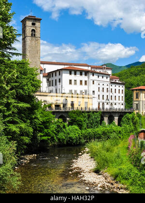 Ansicht von Castelnuovo di Garfagnana, eine kleine alte Stadt in der Toskana Stockfoto