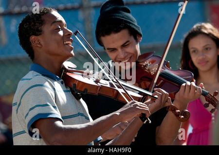 Tudo Que Aprendemos Juntos Violine Lehrer Jahr: 2015 Brasilien Regie: Sergio Machado Kaique Jesus, Elzio Vieira Stockfoto