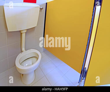 kleine Wasser ein Bad Kabine Kindergarten Kinder Stockfoto