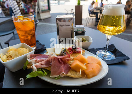 Antipasti bei Caffè Cavour Piazza Cavour, Rimini, im italienischen Stil Stockfoto