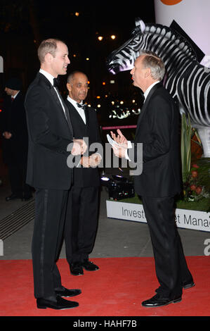 Der Duke of Cambridge (links) besucht die Tusk Conservation Awards im Victoria and Albert Museum in London. Stockfoto