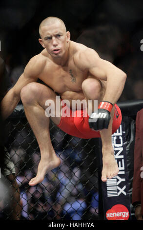 Georges St-Pierre bei UFC 100 im Mandalay Bay Events Center am 11. Juli 2009 in Las Vegas, Nevada. Francis Specker Stockfoto