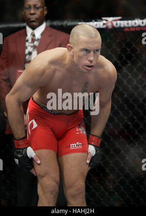 Georges St-Pierre bei UFC 100 im Mandalay Bay Events Center am 11. Juli 2009 in Las Vegas, Nevada. Francis Specker Stockfoto