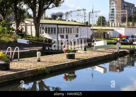 St. Pancras Schloss am Regent's Canal, vor der Sanierung von King's Cross, London, UK, 2015 Stockfoto