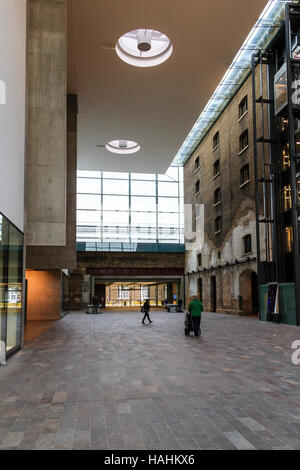 Umgebauten Lagerhallen, jetzt Universität der Künste, King's Cross, London, UK, 2012 Stockfoto