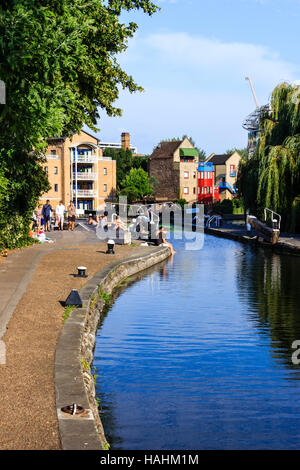 Stadt Straße Schloss am Regent's Canal, Islington, London, UK Stockfoto