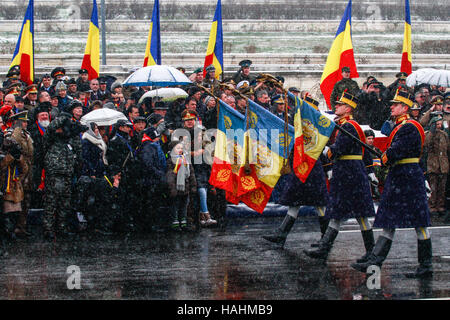 Bukarest, Rumänien - 1. Dezember 2014: Mehr als 3.000 Soldaten und Mitarbeiter von Sicherheitsbehörden nehmen Sie Teil an den großen Umzügen am Nationalfeiertag Stockfoto