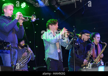 Hackney Colliery Band sind eine moderne Torsion auf der Brass Band Thema und spielte bei der Abschlussfeier der Olympischen Spiele 2012 in London Stockfoto