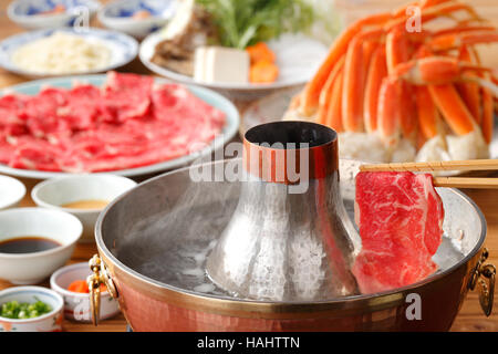 Hot Pot von frischem Rindfleisch und Krabben im Thai-Stil Stockfoto