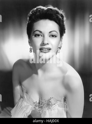 Kanadisch-amerikanische Schauspielerin YVONNE DE CARLO (1922-2007) über 1956 Stockfoto