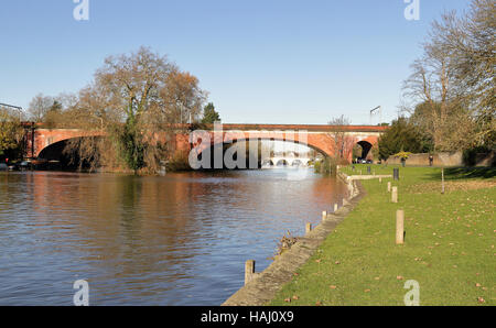 Brunels klingenden Bogen Eisenbahn Brücke über den Fluss Themse in Maidenhead Stockfoto