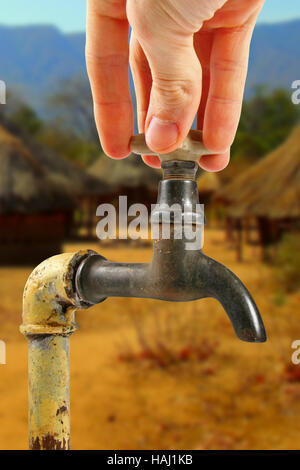 Wasserhahn in Afrika-Dorf Stockfoto