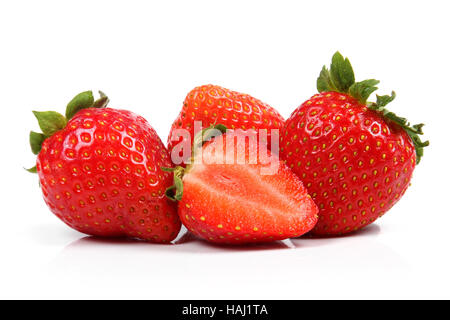 Gruppe von frischen Erdbeeren auf weißem Hintergrund isoliert Stockfoto