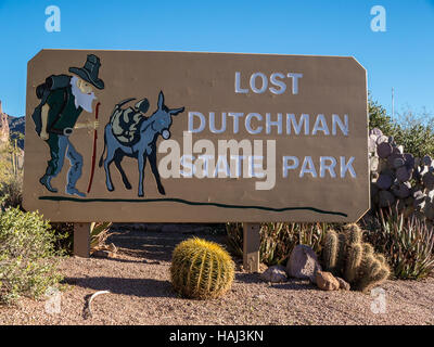 Ortseingangsschild, Lost Dutchman State Park in der Nähe von Apache Junction, Arizona. Stockfoto