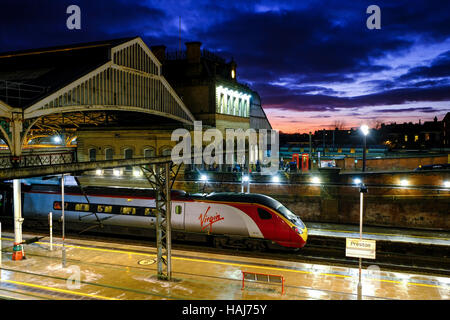 Jungfrau an Preston Station auf der West Coast Line trainieren Stockfoto