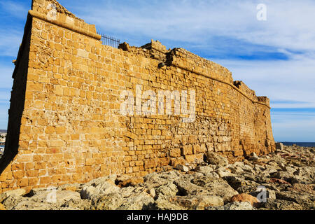 Burg von Paphos aus dem Meer, Zypern Stockfoto