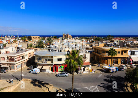 Stadtbild in Famagusta, Ammochostos mit Lala Pascha Camil Moschee. Nord-Zypern Stockfoto