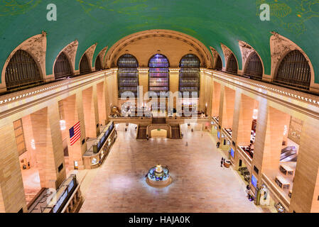 NEW YORK CITY - 28. Oktober 2016: Luftaufnahme der Bahnhofshalle im historischen Grand central Terminal. Stockfoto