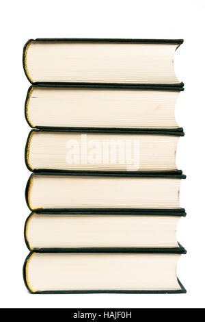 Stapel von Hardcover-Büchern auf Hintergrund isoliert Stockfoto