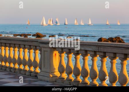 Terrazza Mascagni an der Mittelmeerküste in Livorno, Toskana, Italien Stockfoto