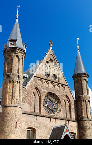 Burg in Rotterdam gegen den blauen Himmel. Holland. Stockfoto