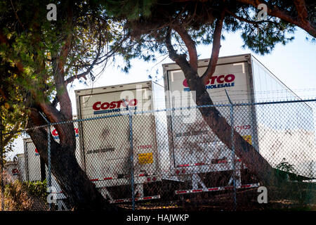 Costco Auflieger im Distributionszentrum in Tracy California Stockfoto