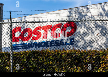 Costco Auflieger im Distributionszentrum in Tracy California Stockfoto