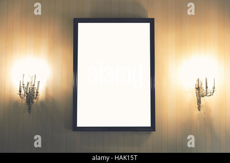 leere Bilderrahmen an der Wand im Vintage Interieur Stockfoto