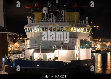 Schiff vor Anker im Hafen von Tromsø, Nordnorwegen. Stockfoto