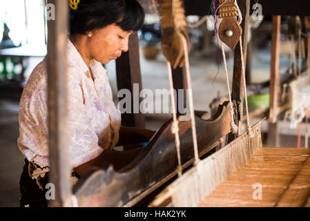 MINNANTHU, Myanmar – im Dorf Minnanthu in Bagan, Myanmar. Das kleine Dorf Minnanthu liegt inmitten der archäologischen Ruinen der Ebene von Bagan und bewahrt die traditionelle Lebensweise. Stockfoto