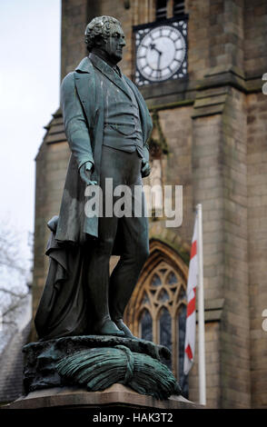 Sir Robert Peel-Statue vor der Pfarrkirche, Bury, Lancashire. Bild von Paul Heyes, Donnerstag, 1. Dezember 2016. Stockfoto