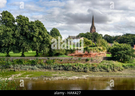 Den Fluss Dee ist ein Fluss im Vereinigten Königreich. Es fließt durch Teile von Wales und England. Stockfoto