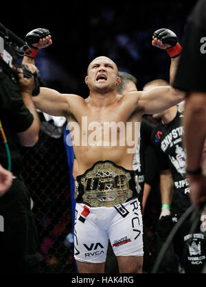 BJ Penn feiert seinen Sieg über Kenny Florian UFC 101 im Wachovia Center am 8. August 2009, in Philadelphia, Pennsylvania. Francis Specker Stockfoto