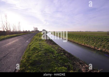 Blick nach Westen von Ordnance Survey Gitter 553112 auf Kiesbank, Norfolk Fens, England UK Stockfoto