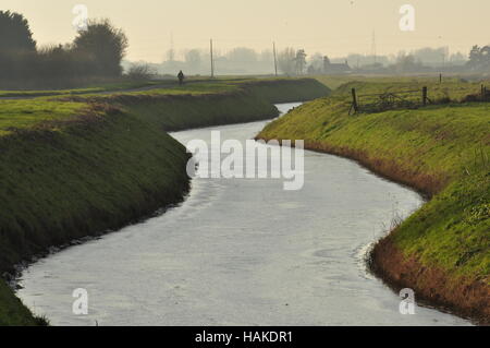 Blick nach Westen von Ordnance Survey Gitter 553112 auf Kiesbank, Norfolk Fens, England UK Stockfoto