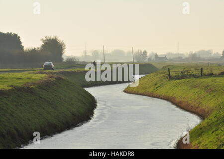 Blick nach Westen von Ordnance Survey Gitter 553112 auf Kiesbank, Norfolk Fens, England UK Stockfoto