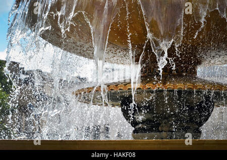 Nahaufnahme des Brunnens in Trafalgar Square, London, England, UK Stockfoto