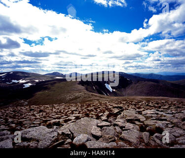 Coire ein t-Sneachda Stob Coire ein t-Sneachda und Cairn man vom Gipfel des Cairn Gorm Schottland Stockfoto