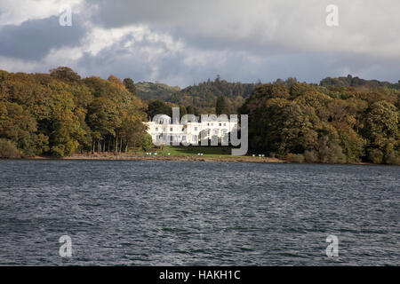 Storrs Hall Hotel am östlichen Ufer des Windermere Herbst Tag, Lake District, Cumbria England Stockfoto