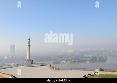 Das Victor-Denkmal mit Blick auf Novi Beograd. Kalemegdan, Belgrad, Serbien Stockfoto