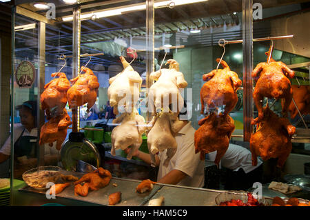 Singapur - 23. Juli 2016: Ente gegrillt oder gebraten, hängen im Schrank-Glas im Lau Pa Sat Festival Market Stockfoto