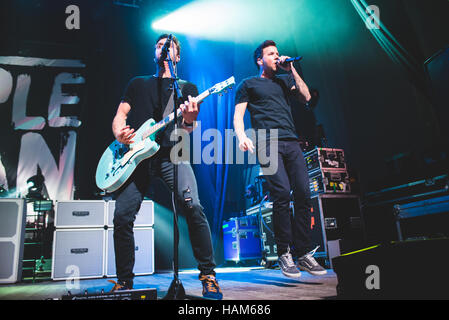 Venaria, Italien. 16. Mai 2016. Simple Plan, die live im Teatro della Concordia in Venaria, in der Nähe von Turin, für ihre "nimmt eine für die Team-Tour" 2016. © Alessandro Bosio/Pacific Press/Alamy Live-Nachrichten Stockfoto