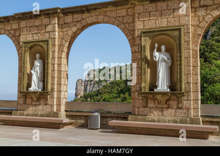 Santa Maria de Montserrat ist ein Benediktinerkloster befindet sich auf dem Berg Montserrat in der Nähe von Barcelona, Katalonien, Spanien 15. Juli 2010 Stockfoto