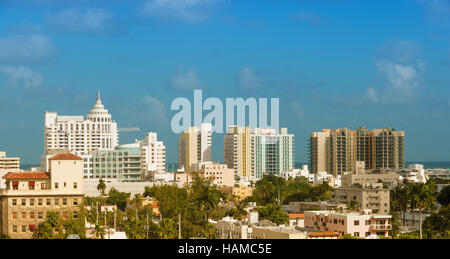 Der Blick auf Gebäude in South Beach, Miami Beach, Florida, USA, aus dem westlichen Teil der Stadt. Stockfoto