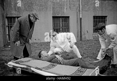 Episode "Trimmel Hält Ein Plädoyer" aus der Krimireihe "Tatort", Deutschland 1978, Regie: Peter Schulze Rohr, Monia: Walter Richter ("Links") Stockfoto