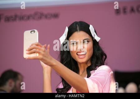 Paris, Frankreich. 30. November 2016. Hinter den Kulissen für 21. jährlichen Victorias Secret Fashion Show 2016 Kredit Modell: Everett Collection Inc/Alamy Live News Stockfoto