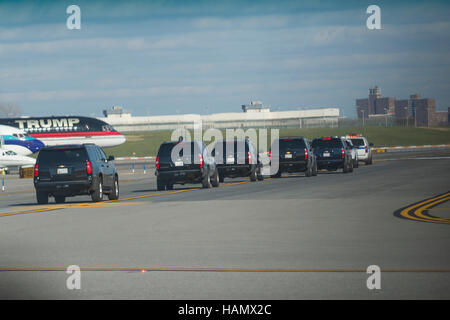 New York, uns. 1. Dezember 2016. Präsident elect Trump Autokolonne nähert sich seinem Privatflugzeug Laguardia Airport fährt Herr Trump für eine Reihe von besuchen in Indianapolis und Cincinnati, New York, NY, USA am 1. Dezember 2016. Bildnachweis: Albin Lohr-Jones/Pool über CNP - NO-Draht-SERVICE - Foto: Albin Lohr-Jones/Consolidated/Dpa/Alamy Live News Stockfoto