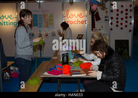 Birmingham, Vereinigtes Königreich. 2. Dezember 2016. Liebe häkeln Stand auf der Kleidung zeigen 2016 im NEC in Birmingham nach Liverpool nächstes Jahr Kredit bewegt: Keith Larby/Alamy Live News Stockfoto